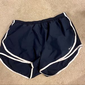 Nike women’s tempo shorts XL navy